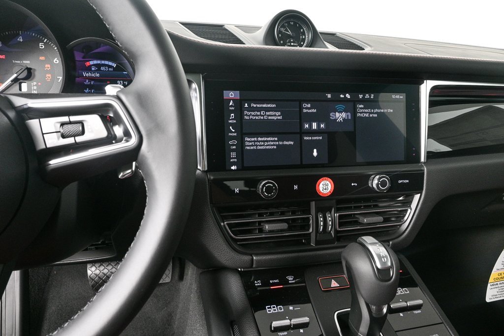 Certified 2025 Porsche Macan image 11