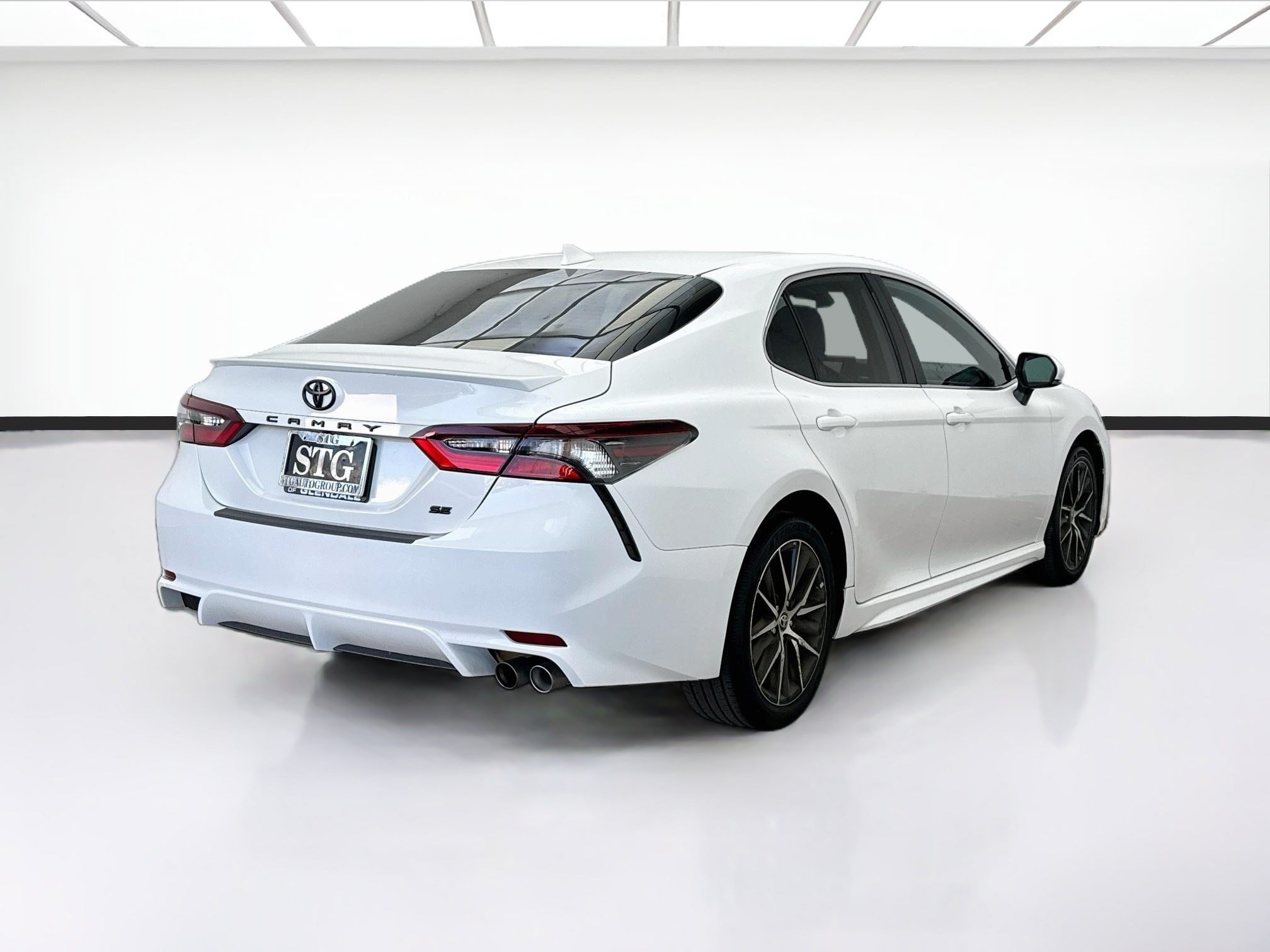 Used 2024 Toyota Camry SE FWD image 4