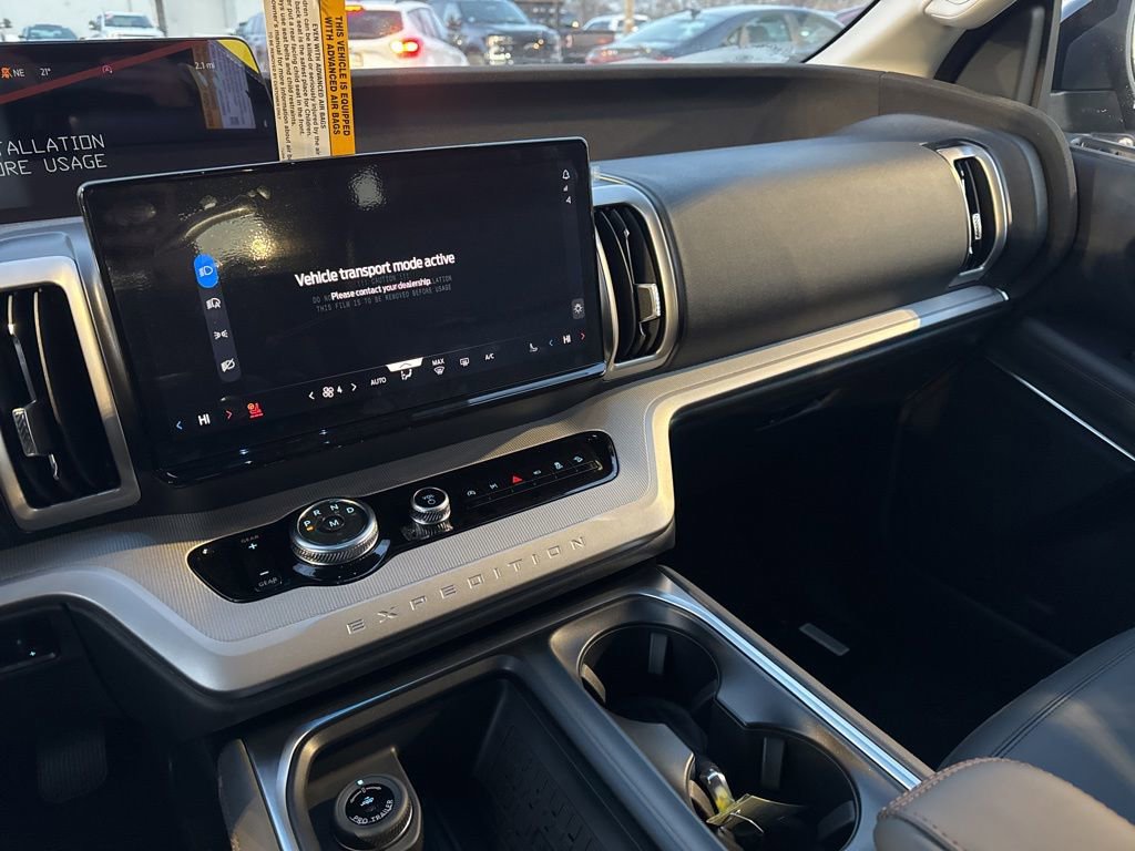 New 2025 Ford Expedition Active image 18