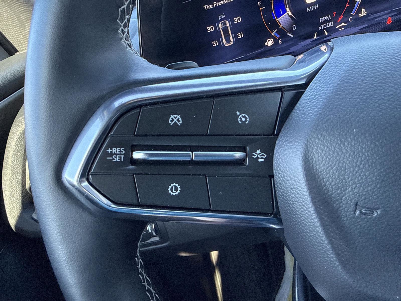 Used 2025 Chevrolet Traverse LT image 12