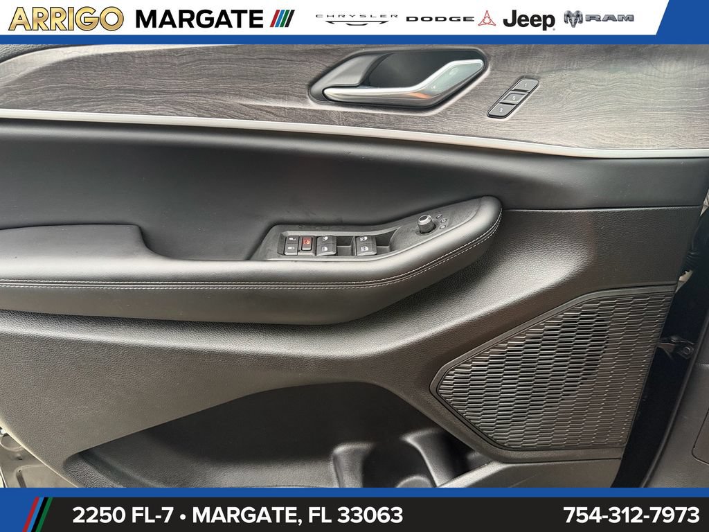 Certified 2025 Jeep Grand Cherokee Limited RWD image 33