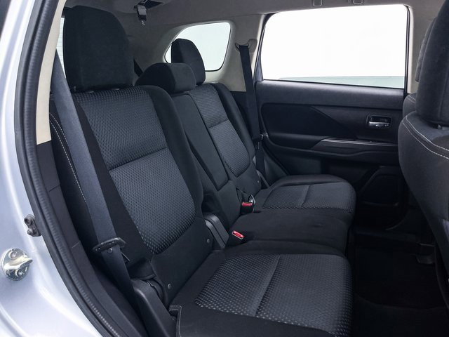 Used 2017 Mitsubishi Outlander ES image 29