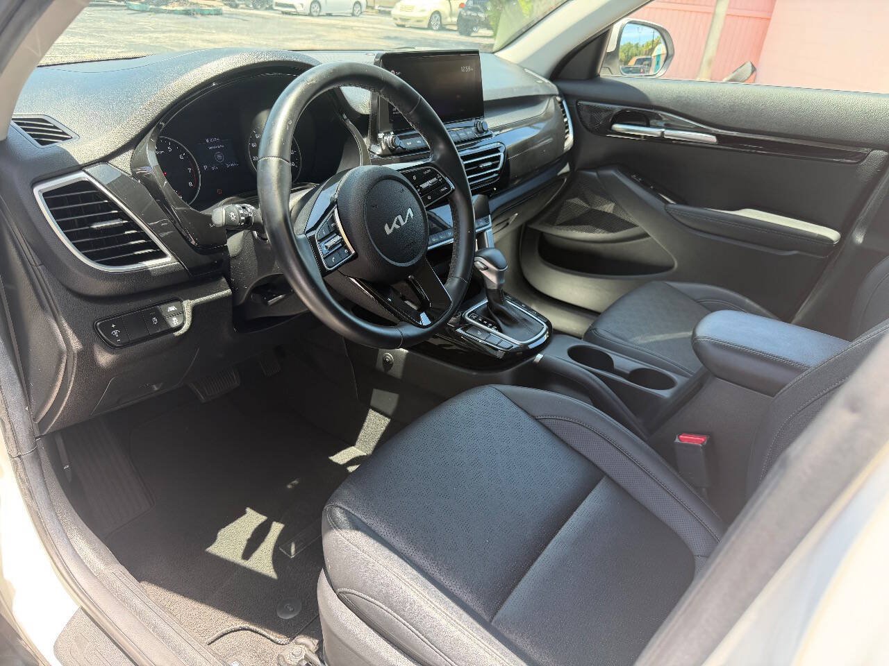 Used 2022 Kia Seltos EX AWD/4WD image 6