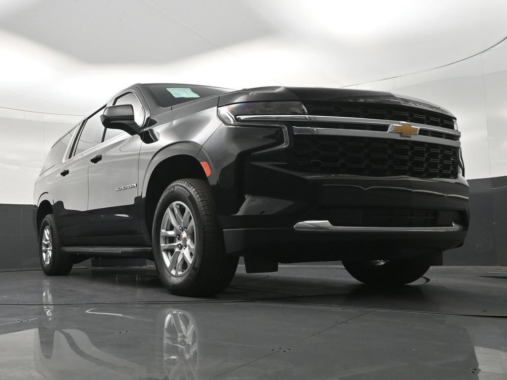 Used 2024 Chevrolet Suburban LS RWD image 30