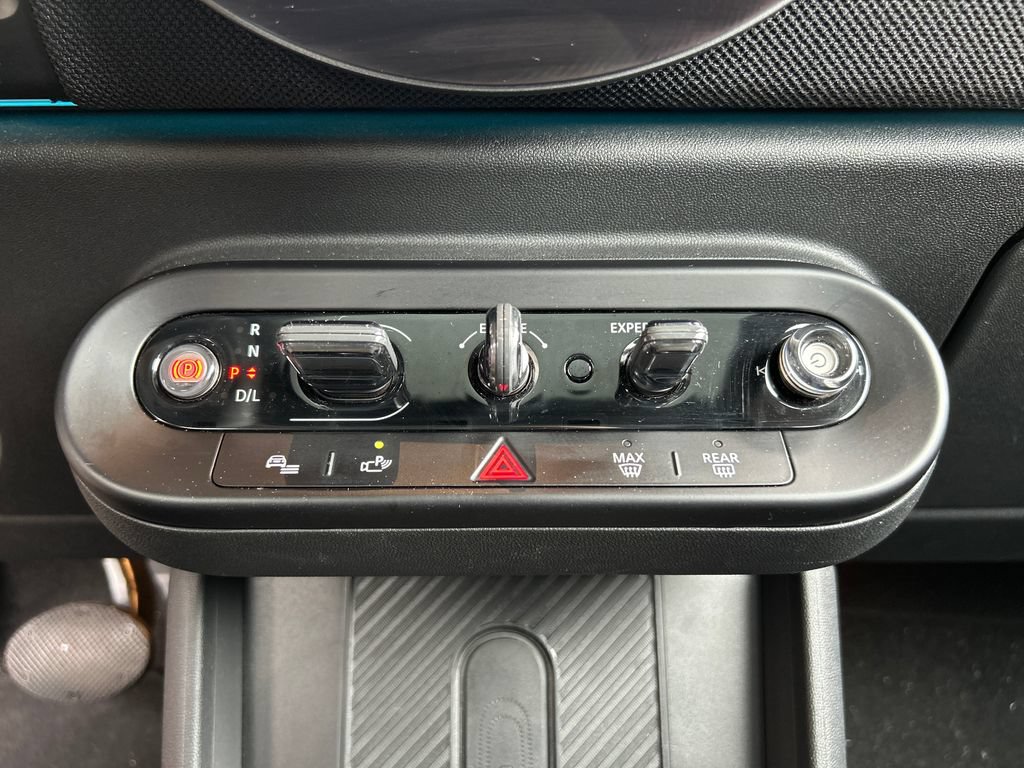 Used 2025 MINI Cooper 2-Door Hardtop FWD image 18