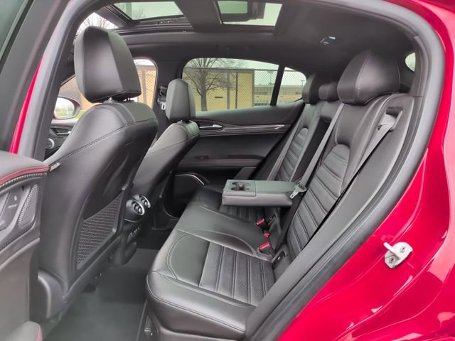 Used 2023 Alfa Romeo Stelvio Estrema image 13