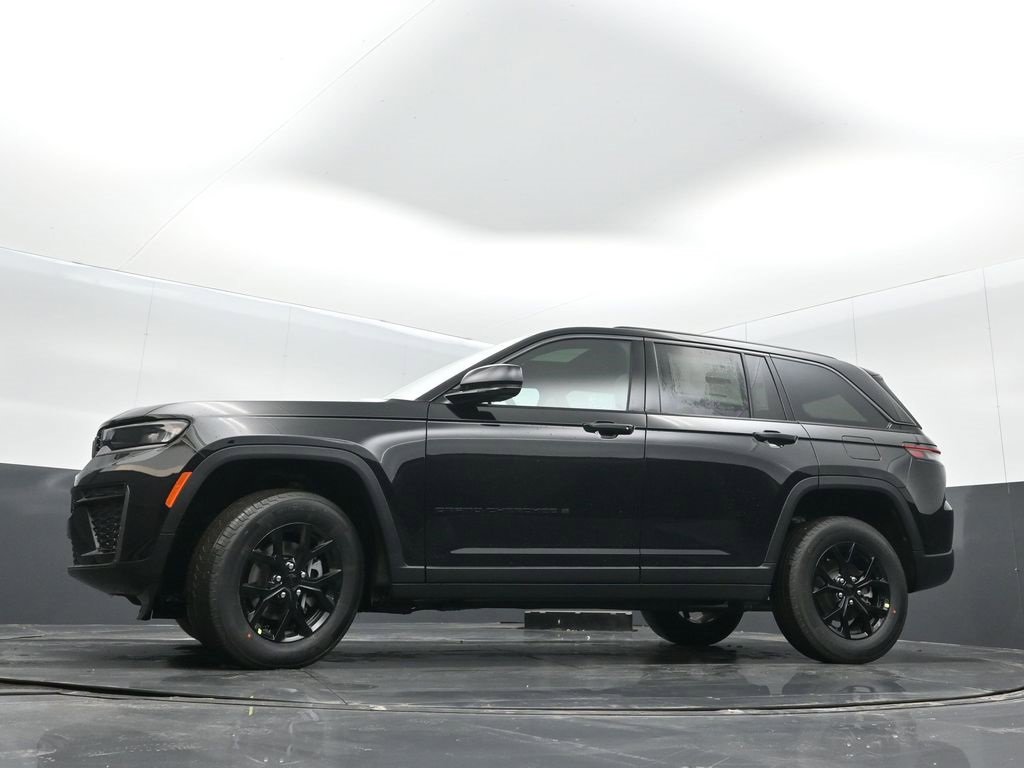 New 2026 Jeep Grand Cherokee Laredo image 32