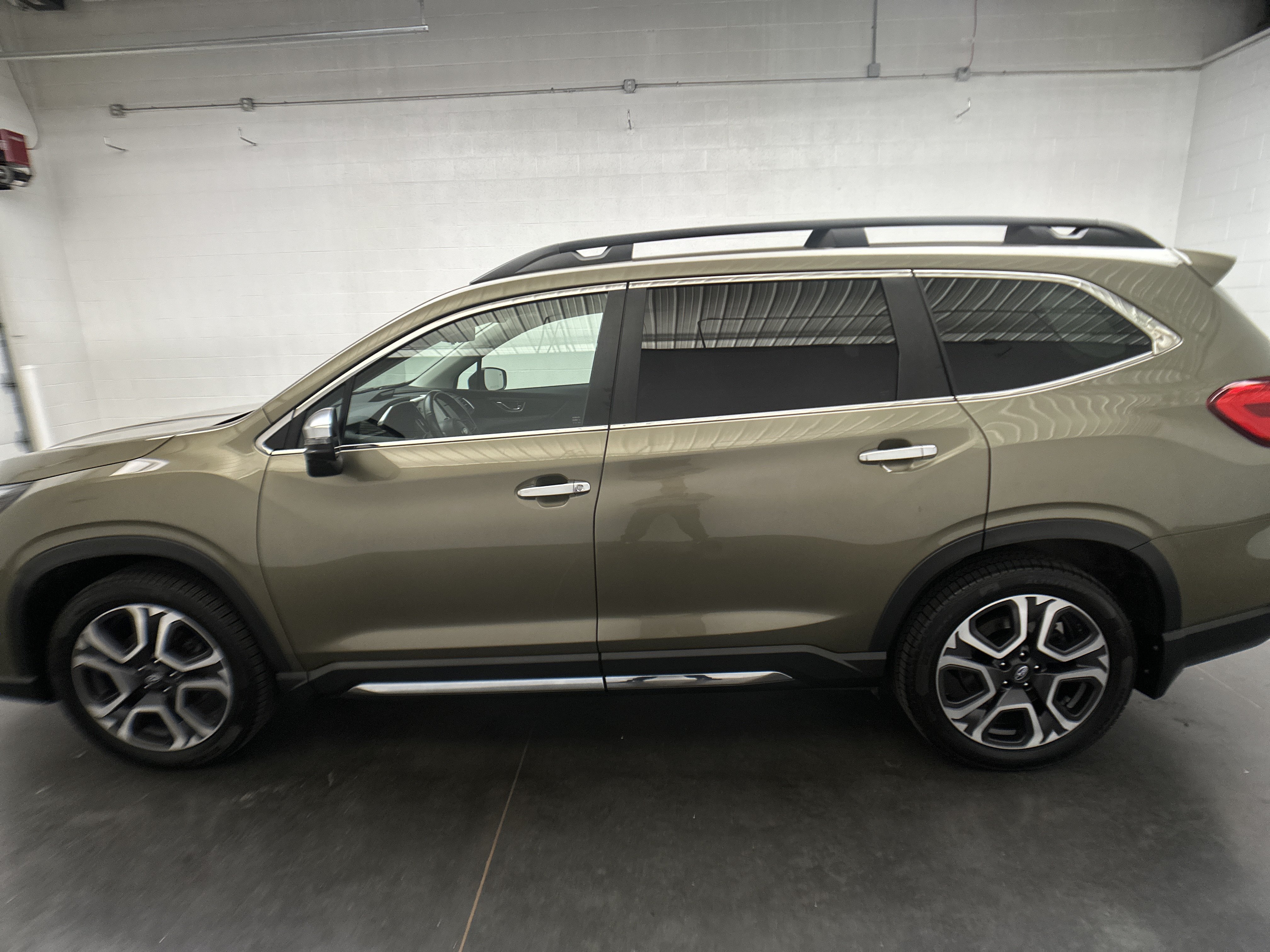 Used 2023 Subaru Ascent Touring AWD/4WD image 6