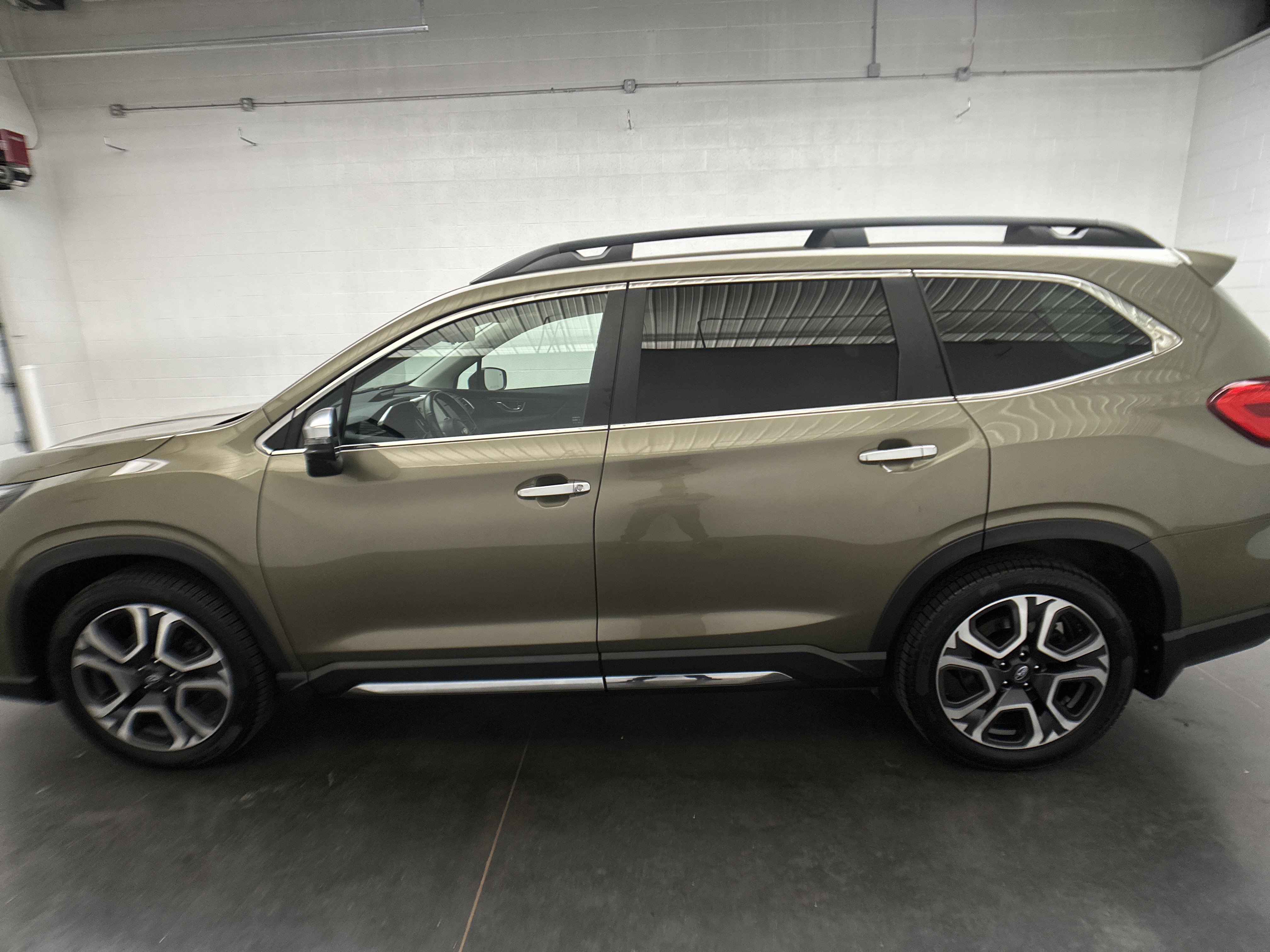 Used 2023 Subaru Ascent Touring AWD/4WD image 6