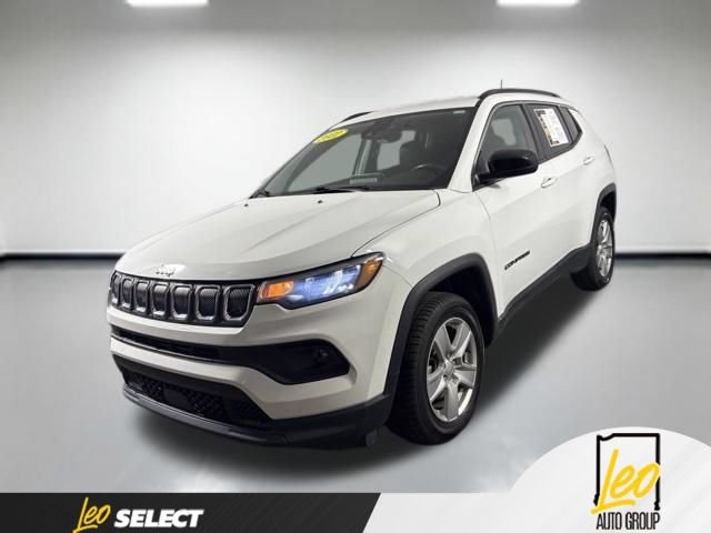 Used 2022 Jeep Compass Latitude w/ Convenience Group AWD/4WD image 1