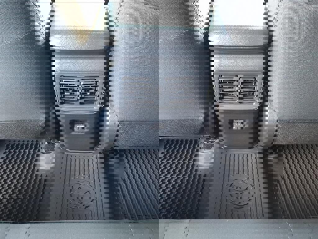 New 2025 Toyota RAV4 SE image 6