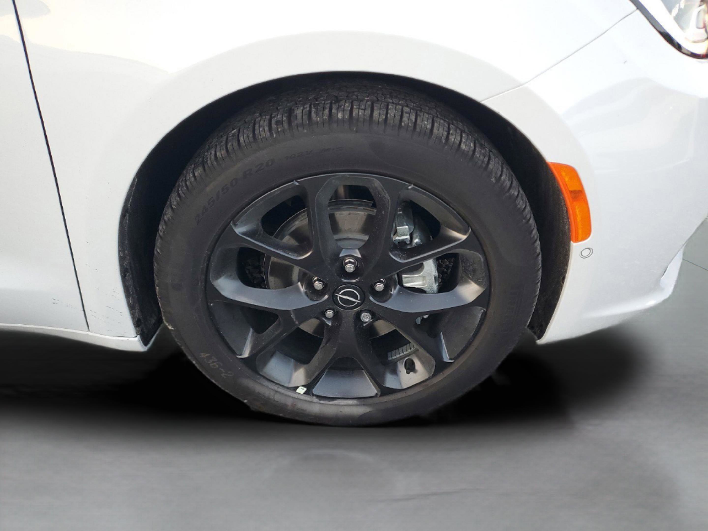 New 2026 Chrysler Pacifica Limited w/ S Appearance Package FWD image 32