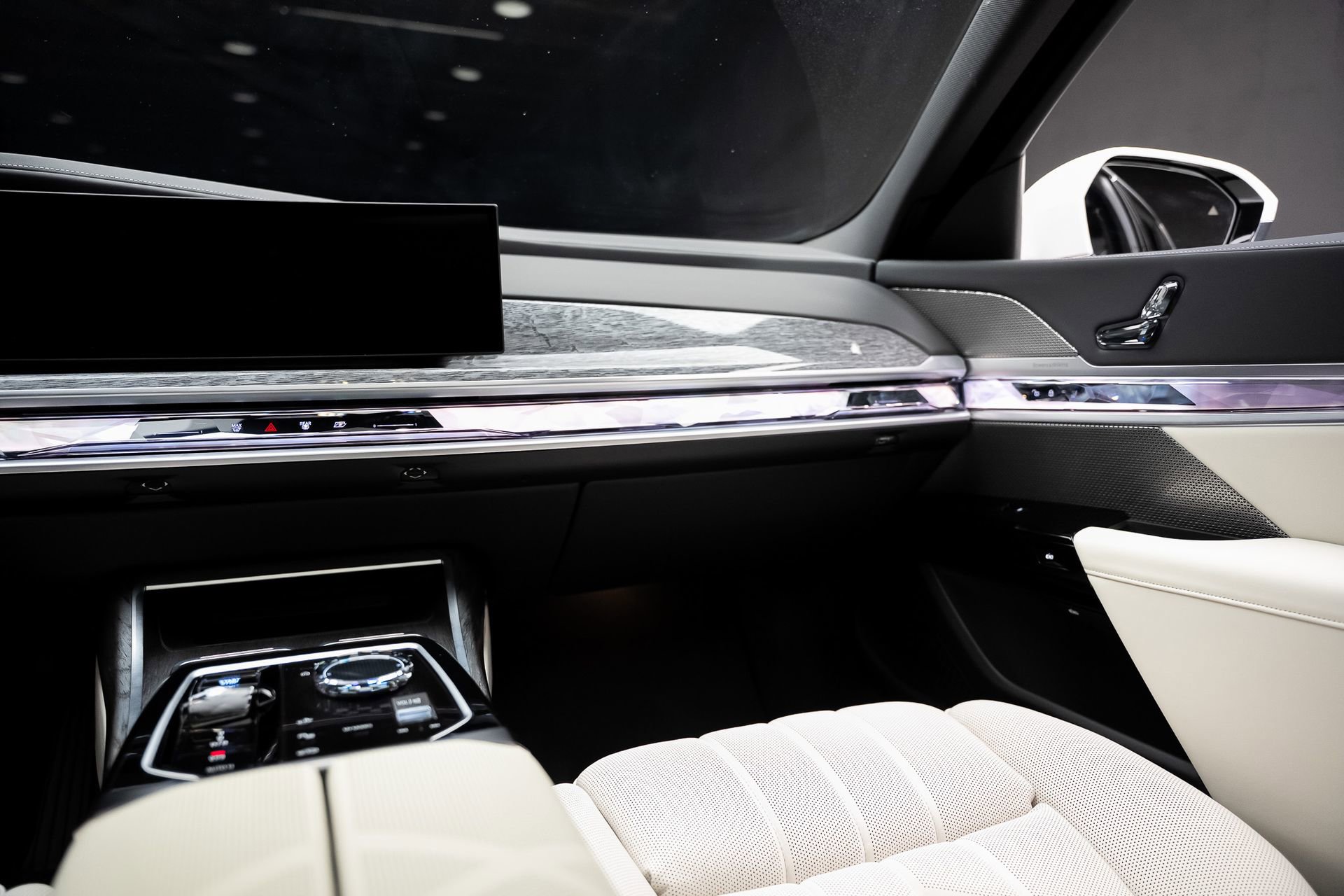 Used 2024 BMW i7 xDrive60 image 41