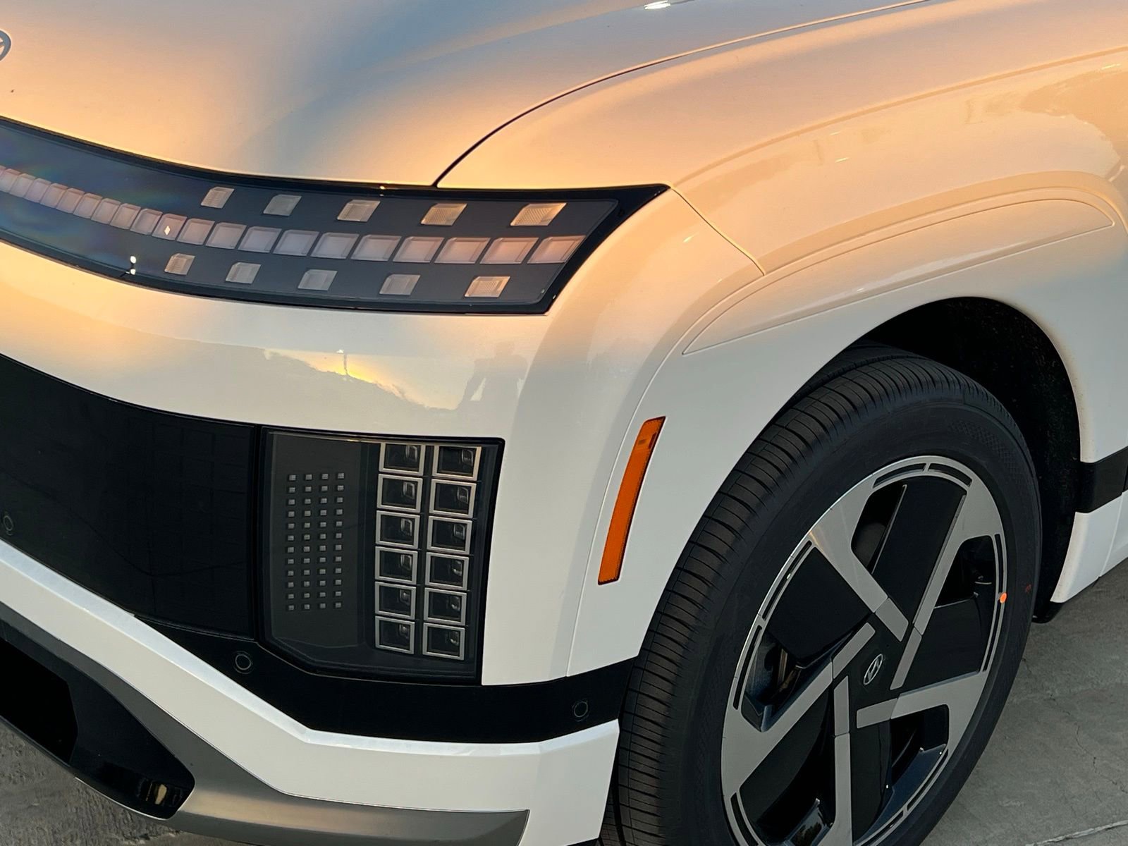 New 2026 Hyundai Ioniq 9 Calligraphy image 4