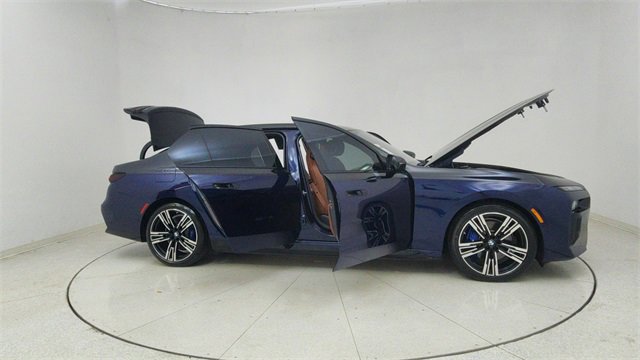 Used 2023 BMW i7 xDrive60 image 73