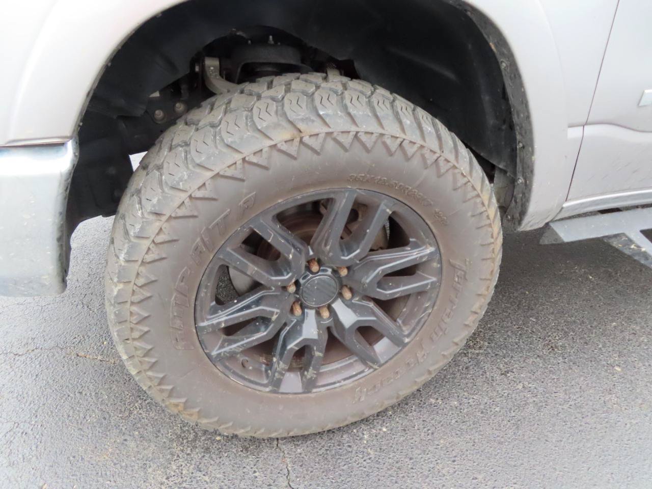 Used 2019 RAM 1500 Laramie AWD/4WD image 11