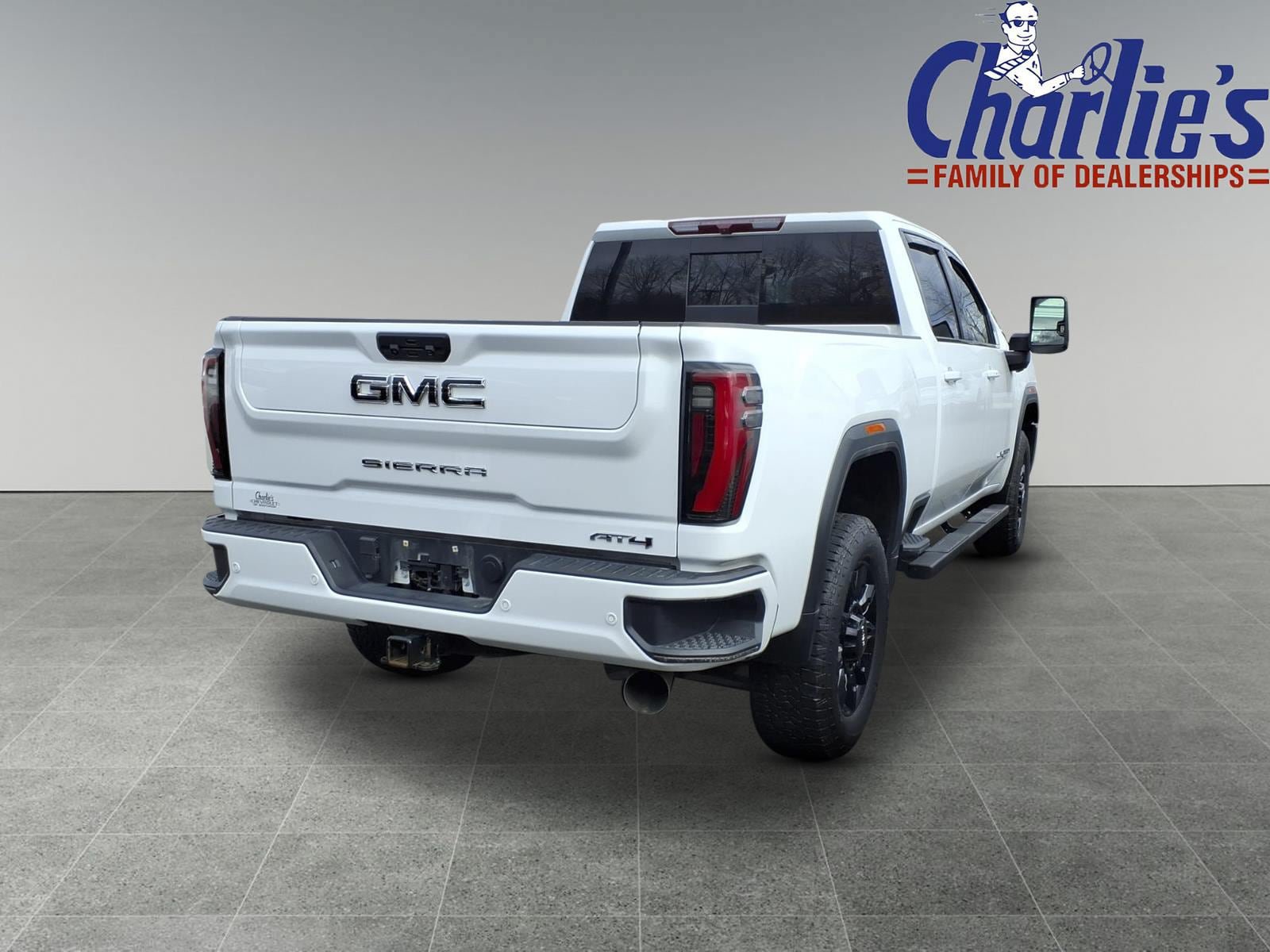 Used 2024 GMC Sierra 2500 AT4 w/ AT4 Preferred Package AWD/4WD image 4