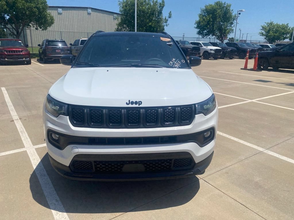 Used 2023 Jeep Compass Latitude w/ Sun and Sound Group AWD/4WD image 2