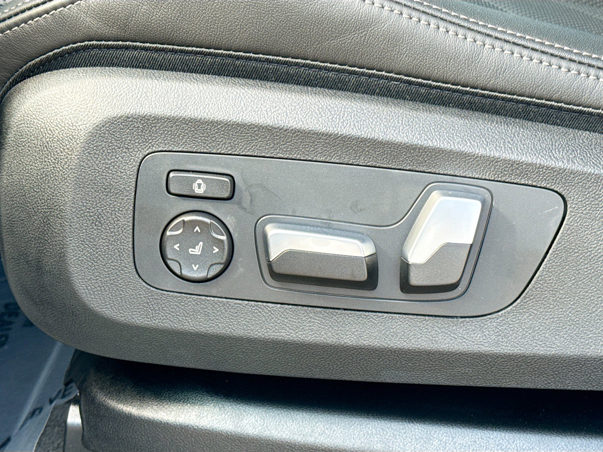 New 2026 BMW X5 sDrive40i w/ M Sport Package image 26