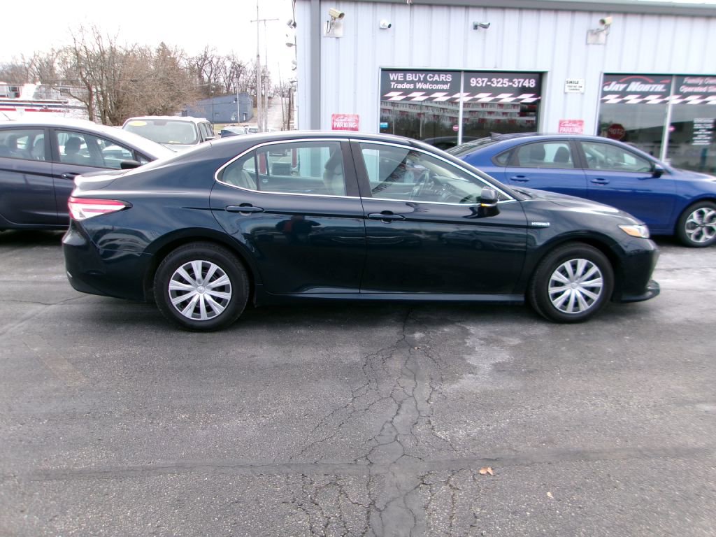 Used 2020 Toyota Camry LE image 3
