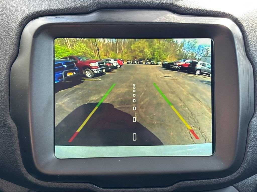 Used 2023 Jeep Renegade Latitude w/ Sun/Sound Group AWD/4WD image 34