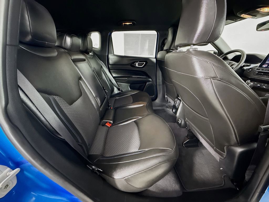 Used 2025 Jeep Compass Latitude w/ Altitude Special Edition image 31