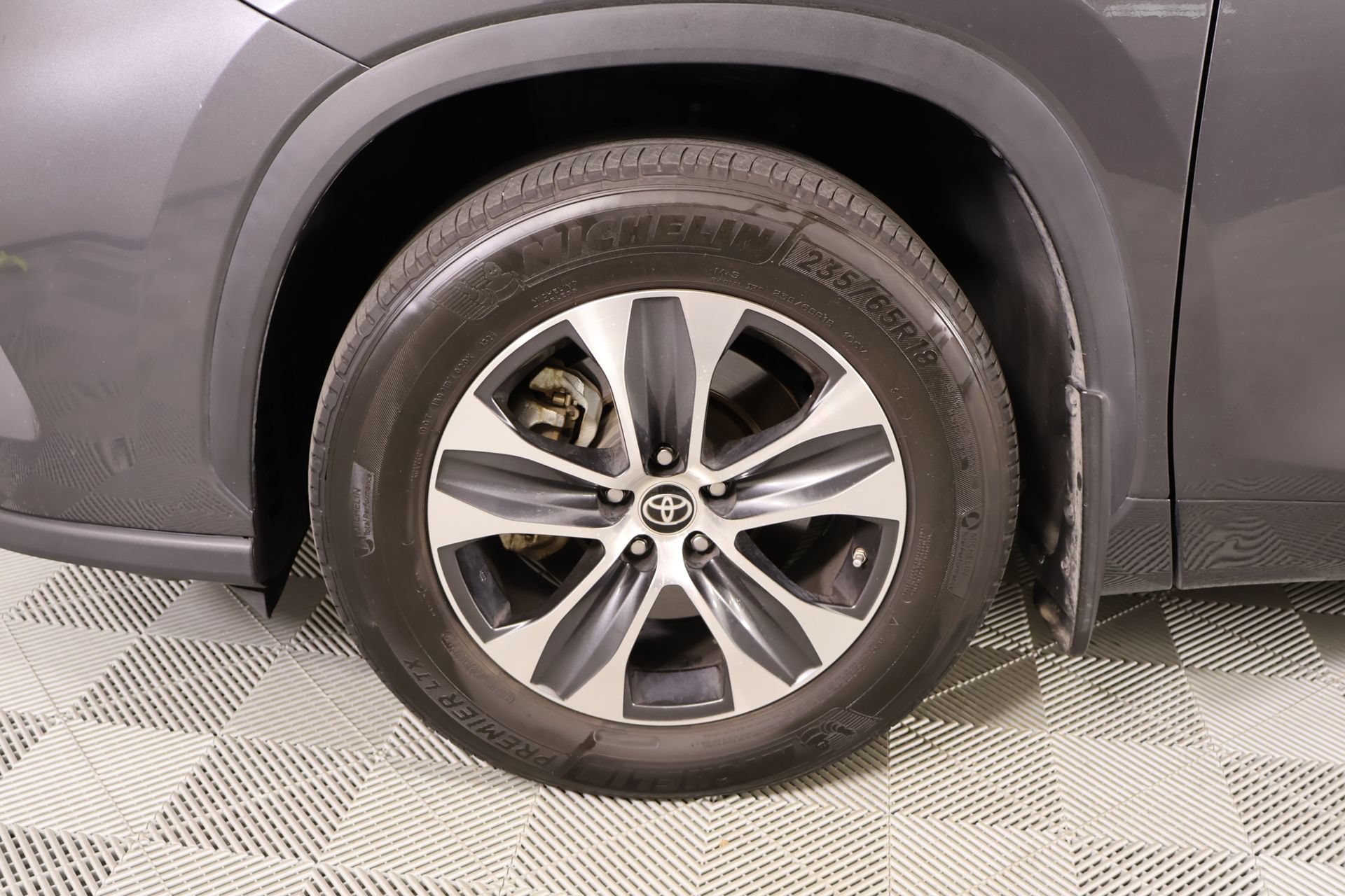 Used 2024 Toyota Highlander XLE AWD/4WD image 19