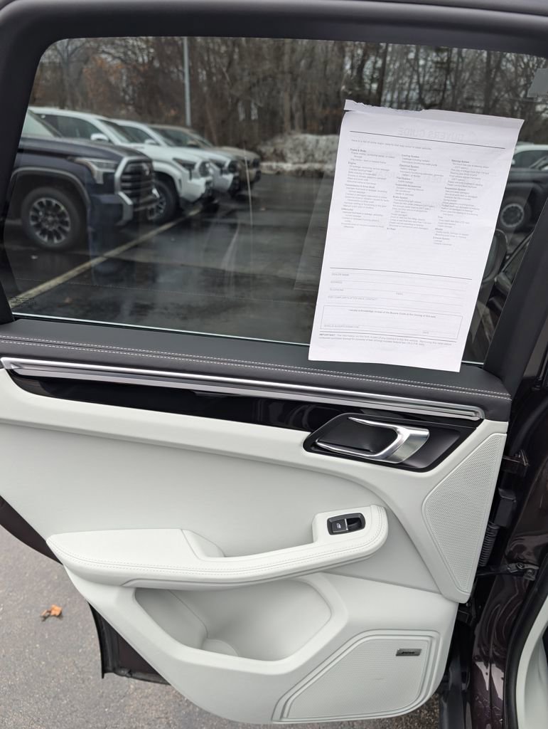 Used 2024 Porsche Macan image 14