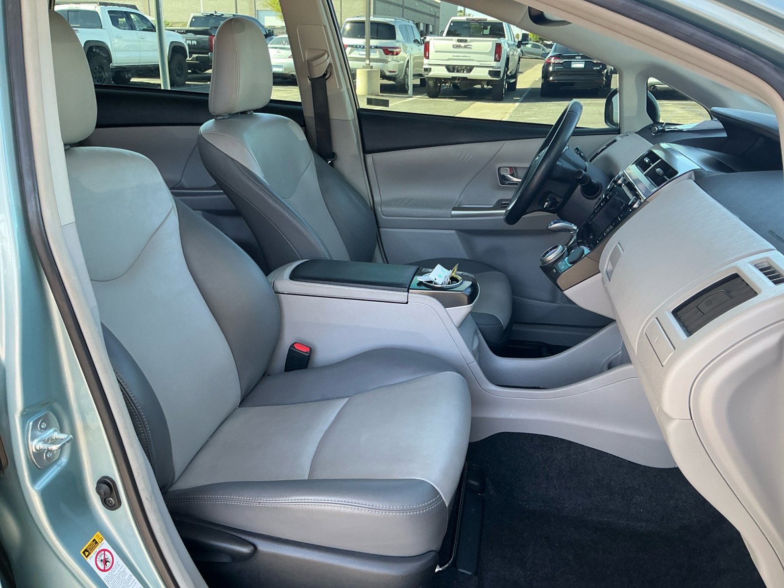 Used 2017 Toyota Prius V Four w/ Carpet Mat Package image 19