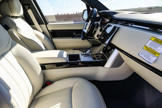 New 2025 Land Rover Range Rover SE image 12