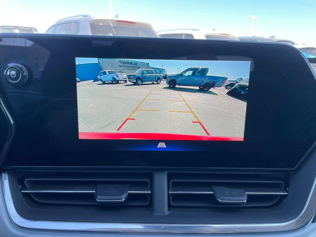 Used 2025 Chevrolet Trax LT FWD image 16