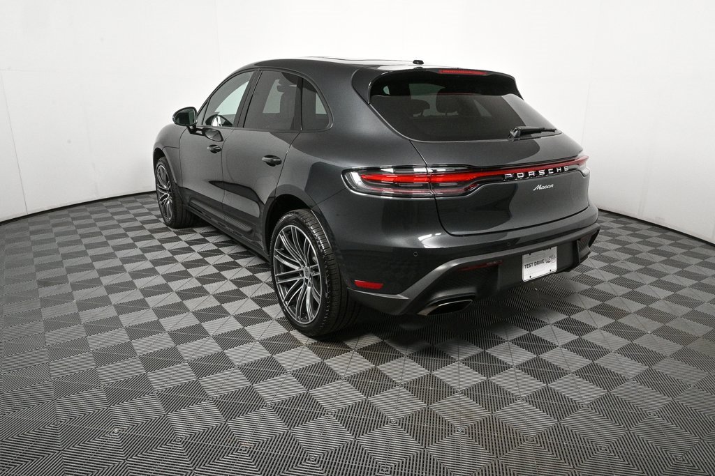 Used 2025 Porsche Macan image 3