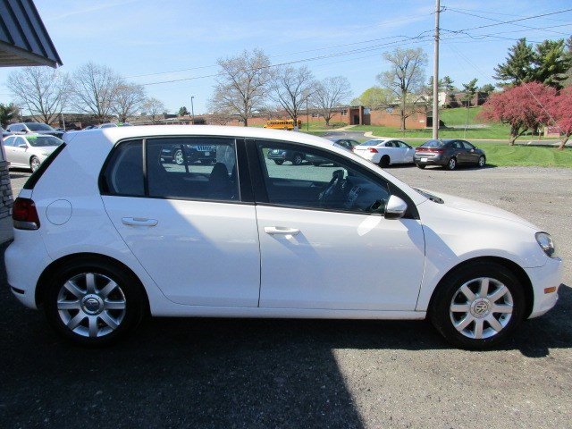 Used 2010 Volkswagen Golf 4-Door image 9