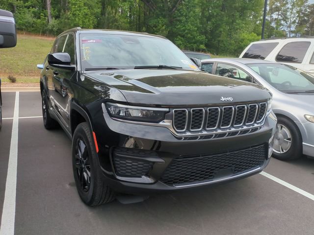 Used 2023 Jeep Grand Cherokee Laredo w/ Luxury Tech Group I AWD/4WD image 5