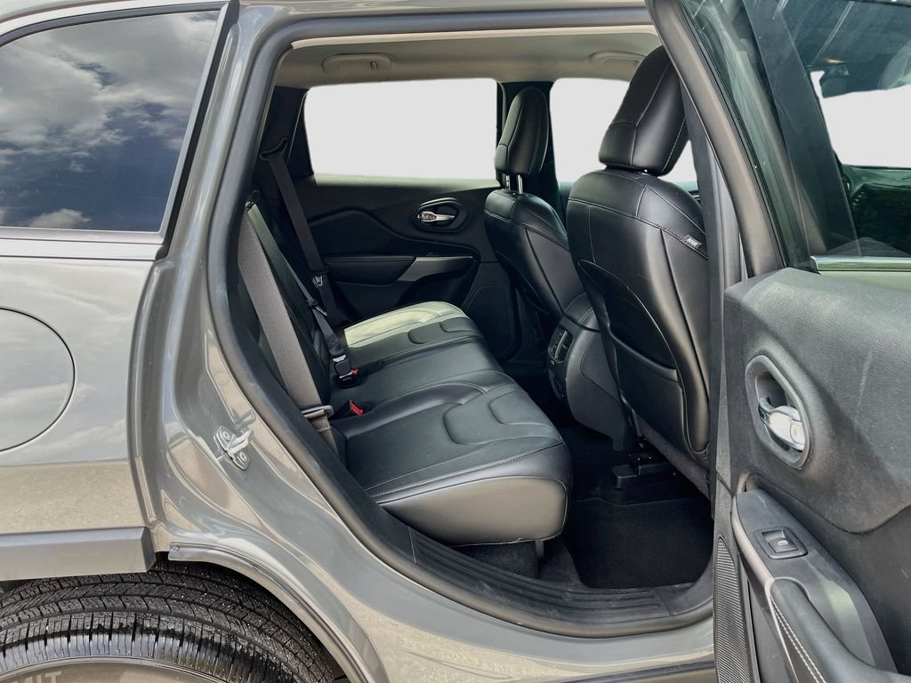 Used 2019 Jeep Cherokee Limited w/ Technology Group FWD image 27