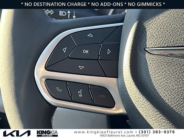 Used 2022 Chrysler Pacifica Touring-L image 10