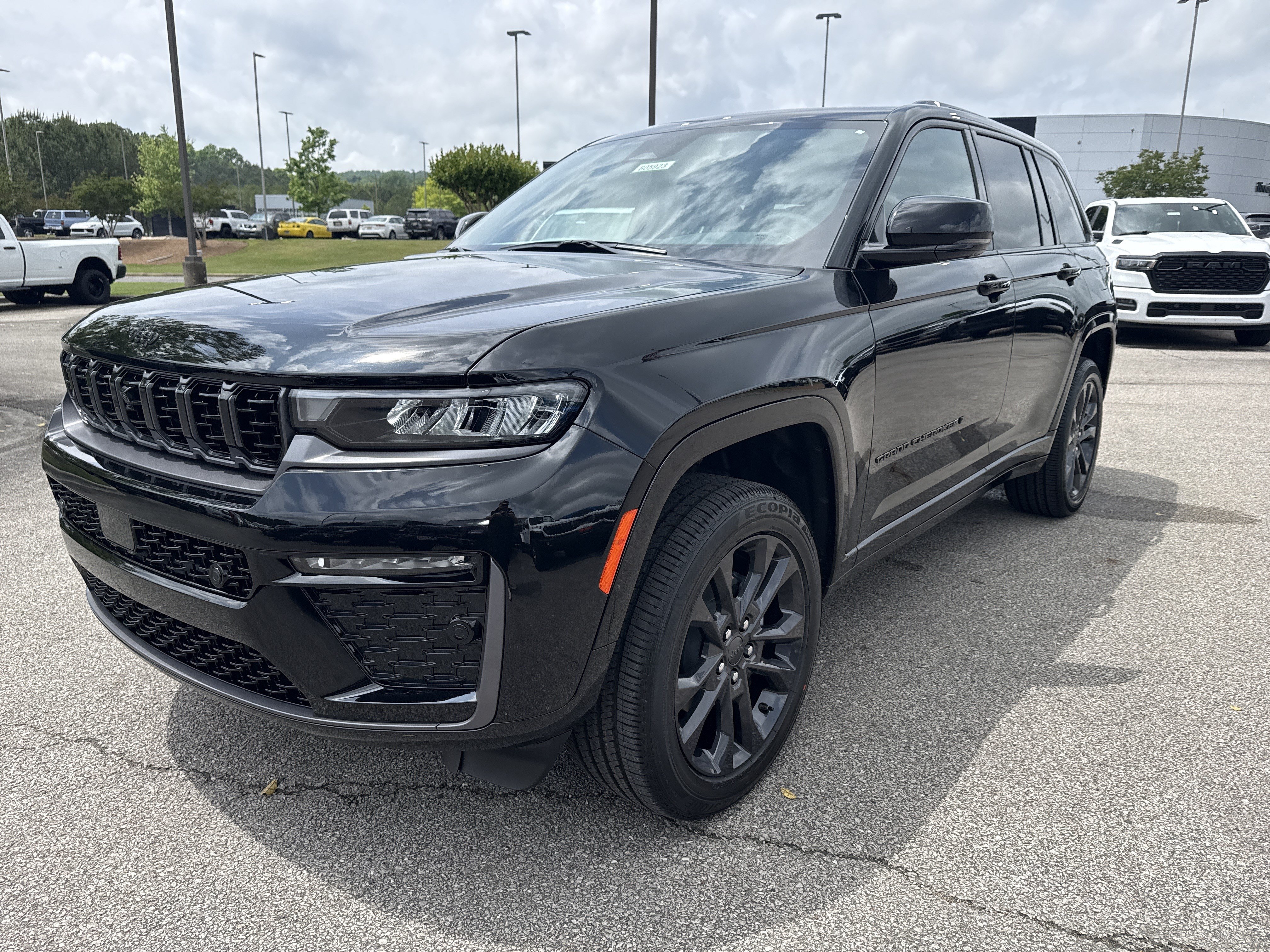 New 2026 Jeep Grand Cherokee Limited AWD/4WD image 3