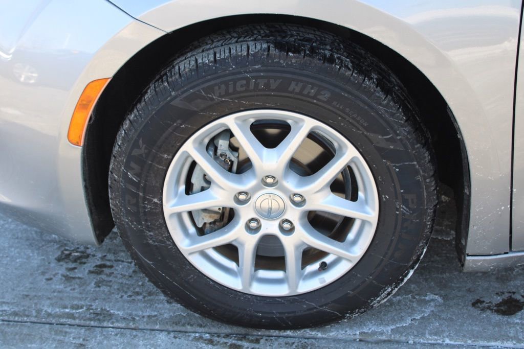 Used 2020 Chrysler Voyager Lxi image 12