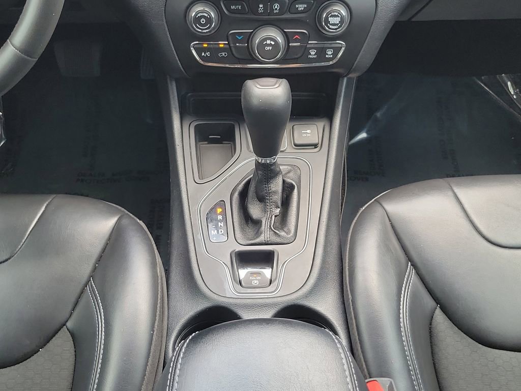 Used 2020 Jeep Cherokee Latitude Plus FWD image 16