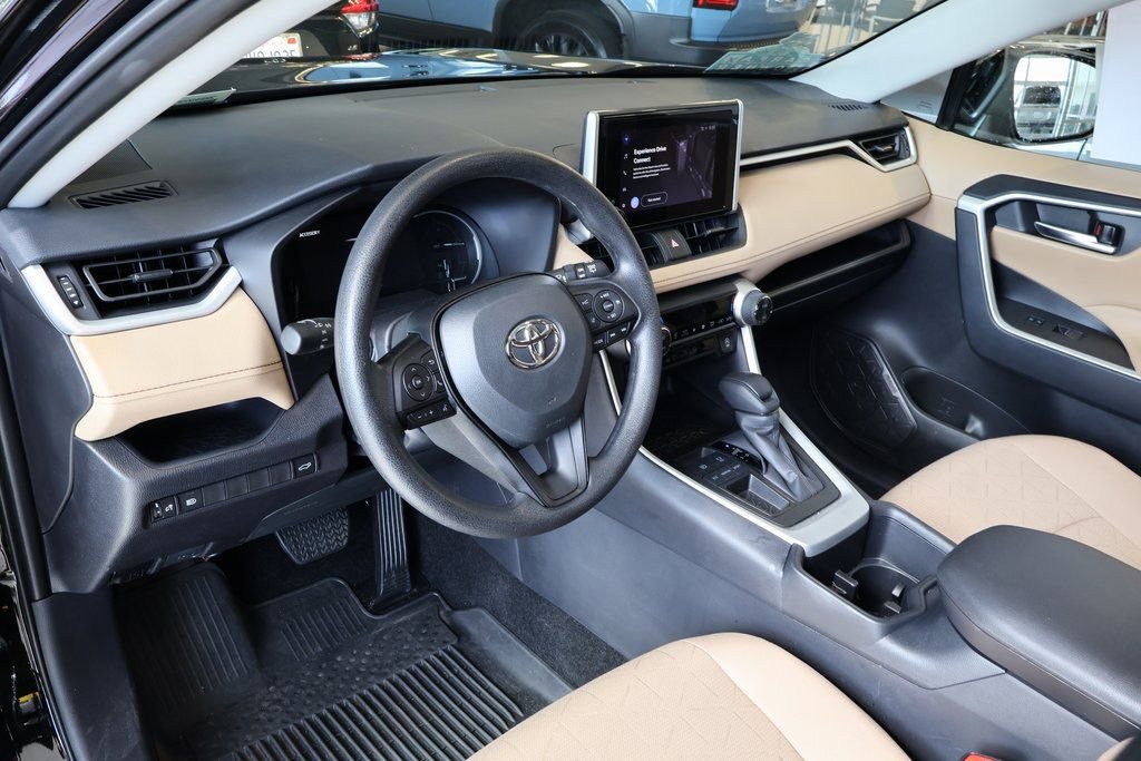 Used 2025 Toyota RAV4 XLE w/ Convenience Package FWD image 7