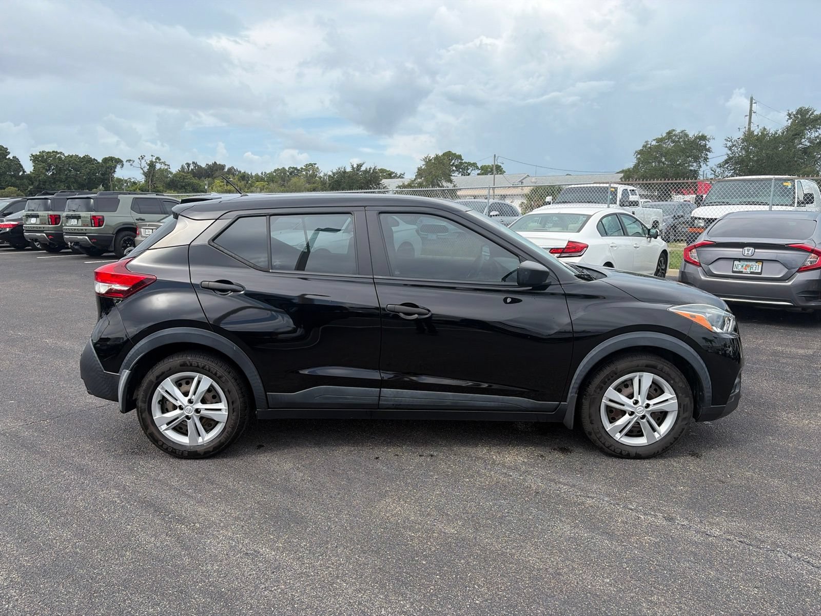 Used 2020 Nissan Kicks S FWD image 8