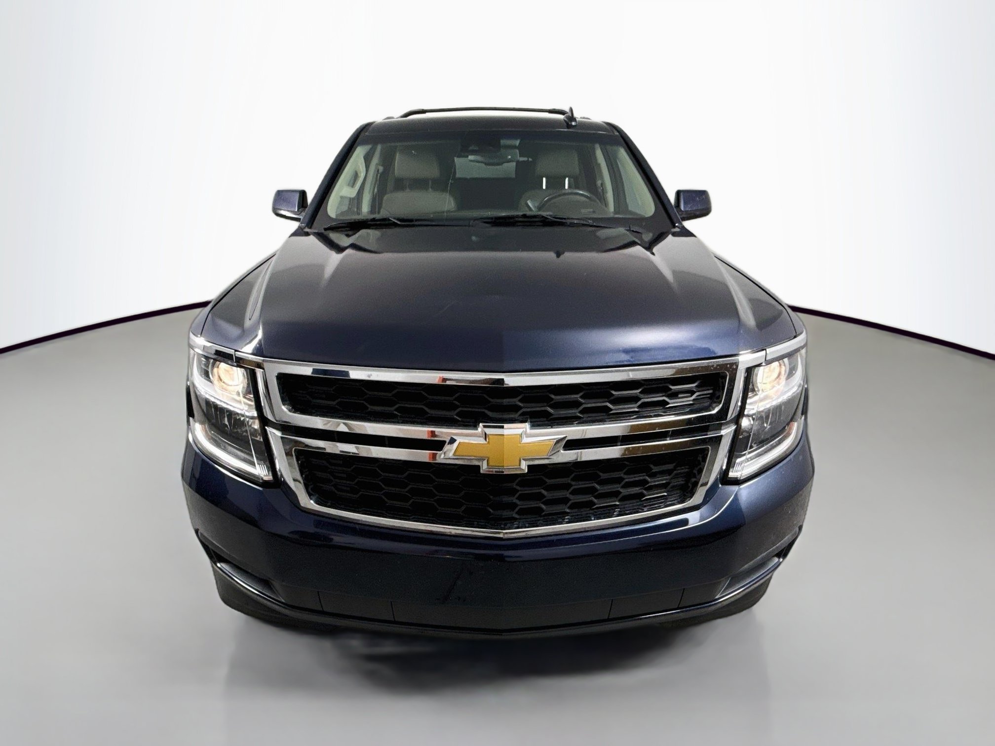 Used 2017 Chevrolet Suburban LT RWD image 2