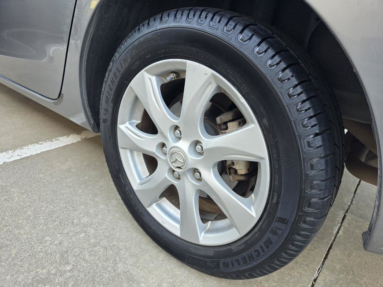 Used 2010 MAZDA MAZDA3 i Touring FWD image 9