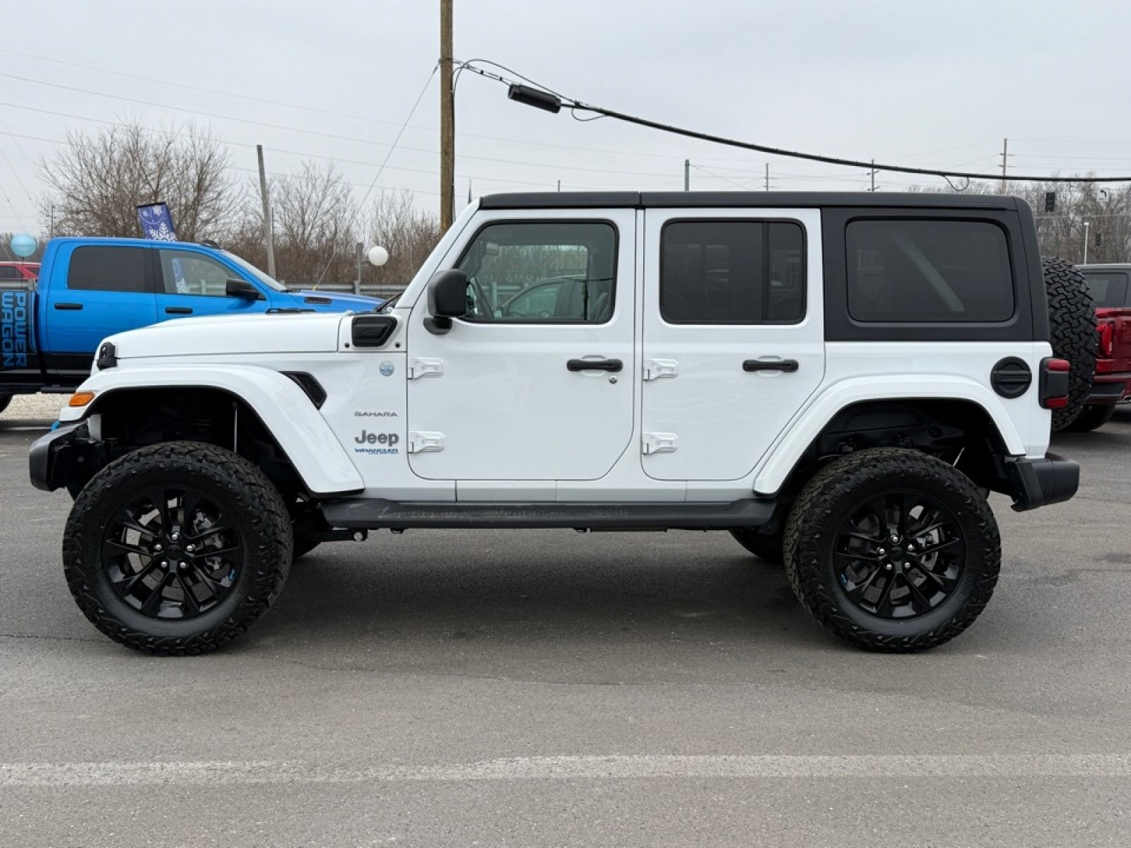 Used 2022 Jeep Wrangler Unlimited Sahara w/ Cold Weather Group image 5