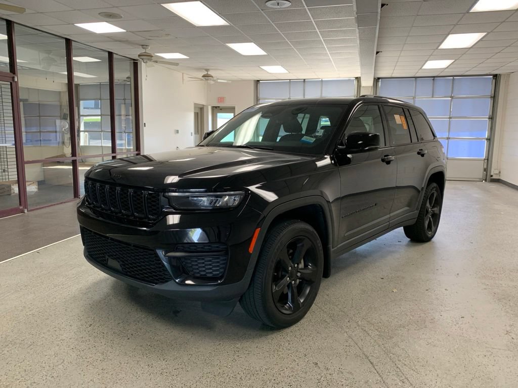 Certified 2023 Jeep Grand Cherokee Altitude AWD/4WD image 4