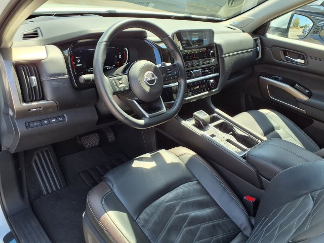 Certified 2025 Nissan Pathfinder Platinum w/ Cargo Package FWD image 4