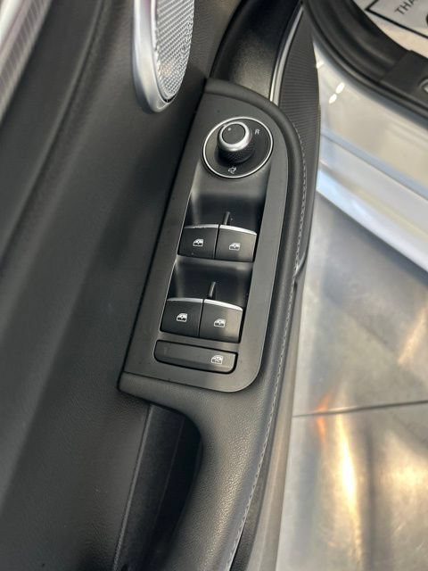 Used 2022 Alfa Romeo Giulia Veloce AWD/4WD image 9
