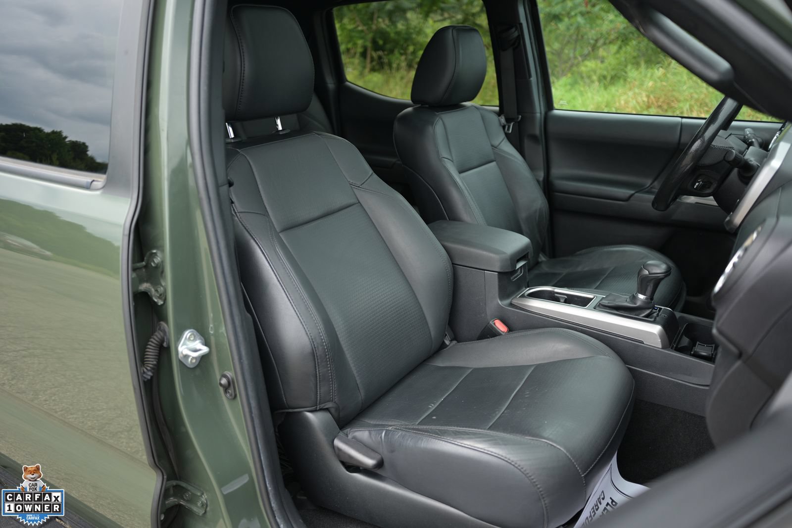 Used 2022 Toyota Tacoma Limited AWD/4WD image 2