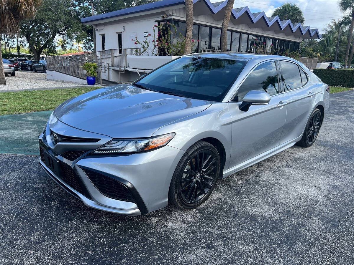 Used 2024 Toyota Camry XSE FWD image 2