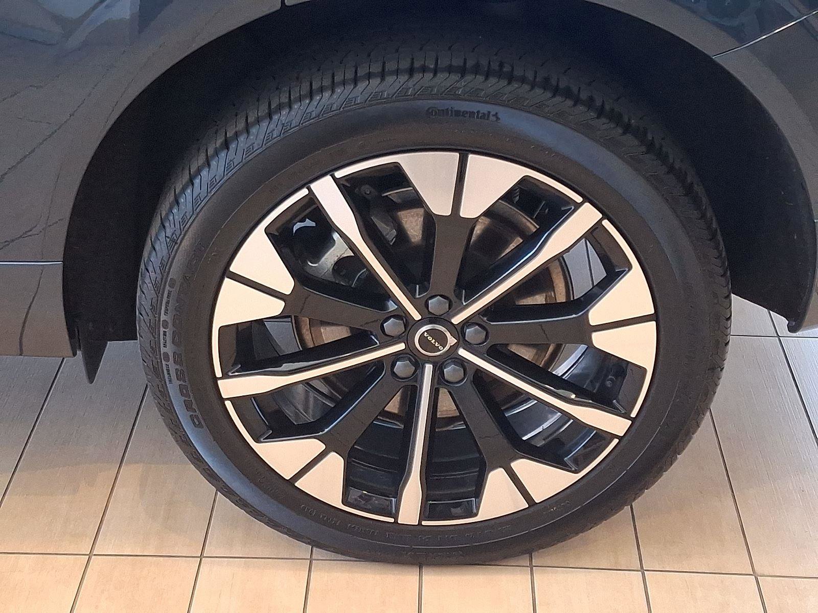 Used 2026 Volvo XC60 T8 Plus w/ Climate Package image 5